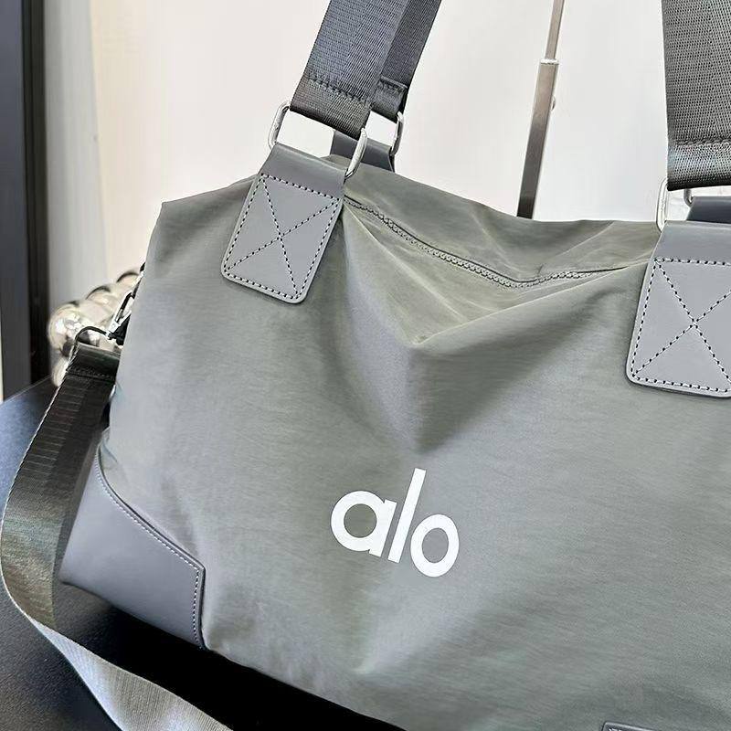 🥇 ALO  Fitness bag
Good quality 
Size : 45 * 16 * 30 cm
65 dhs💓

Zain115
♥️♥️♥️