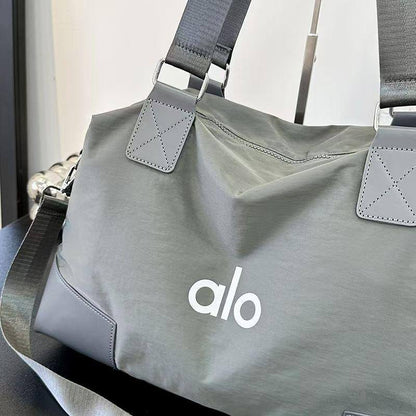 🥇 ALO  Fitness bag
Good quality 
Size : 45 * 16 * 30 cm
65 dhs💓

Zain115
♥️♥️♥️