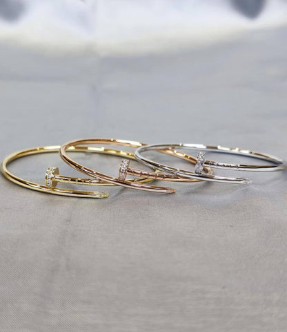 Cartier ❤️‍🔥
Bangle with stone 🐦‍🔥
Master quality 💯
Size available 👇
16,17,18,19,20
With normal boxes 📦 
45 dhs❤️
With master box 🗃️ 
85 dhs❤️

Zain216
♥️♥️♥️