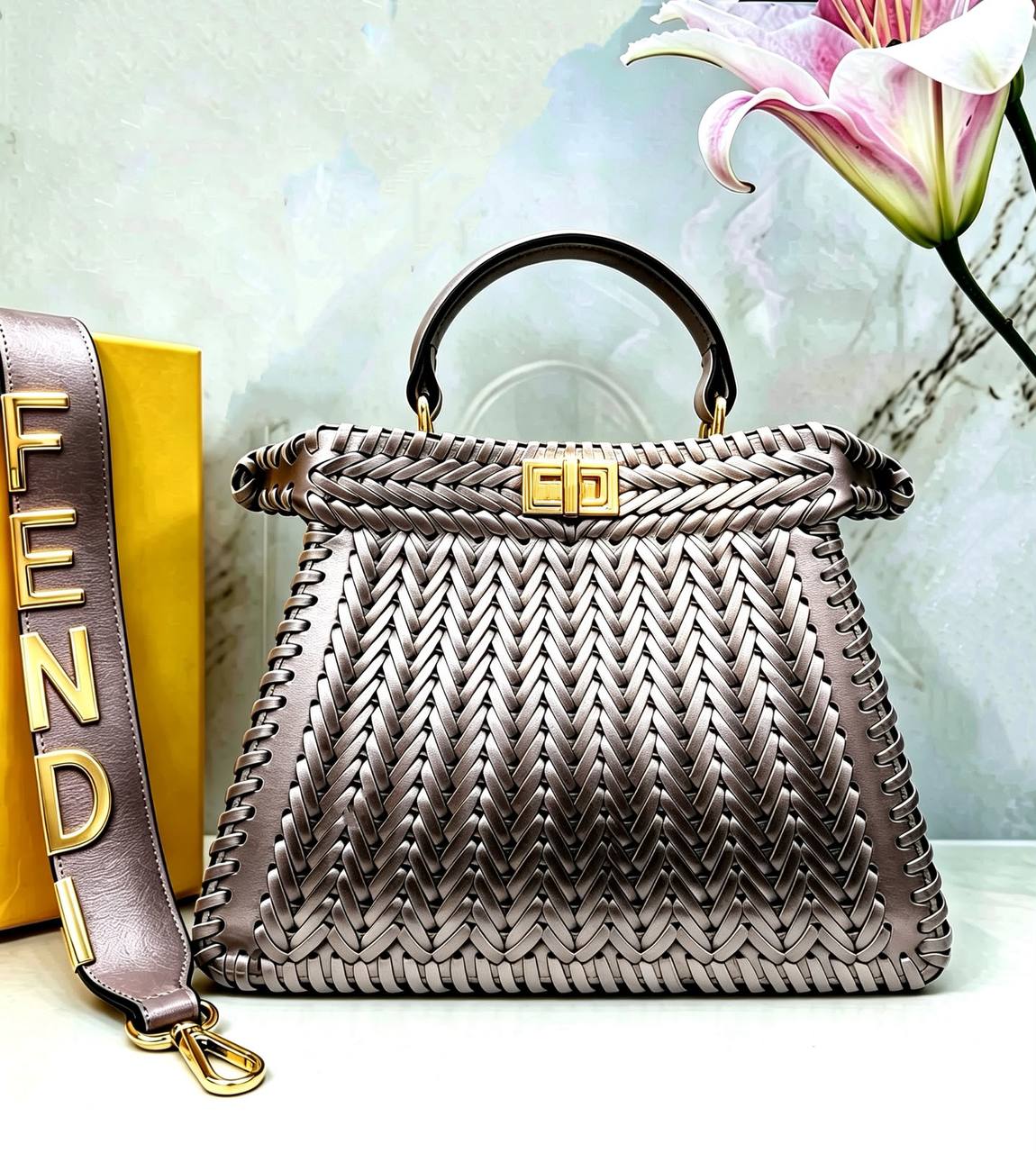 FENDI COPY ONE NEW CAME 
210 dhs🇦🇪🇦🇪

Zain295
♥️♥️♥️