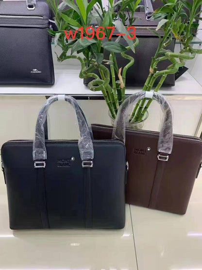 Laptop  bag 
good quality 
110 dhs❣️

Zain278
♥️♥️♥️