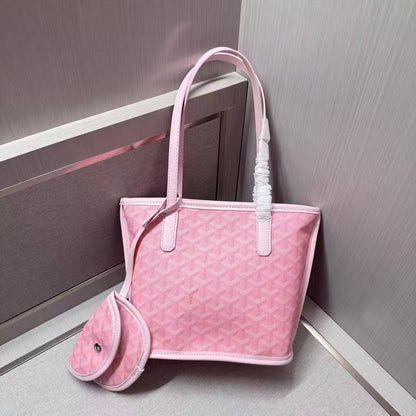 Goyard
Size :29x20x11cm 
with box🎁 · with small pouch 
75 dhs💓

Zain232
♥️♥️♥️