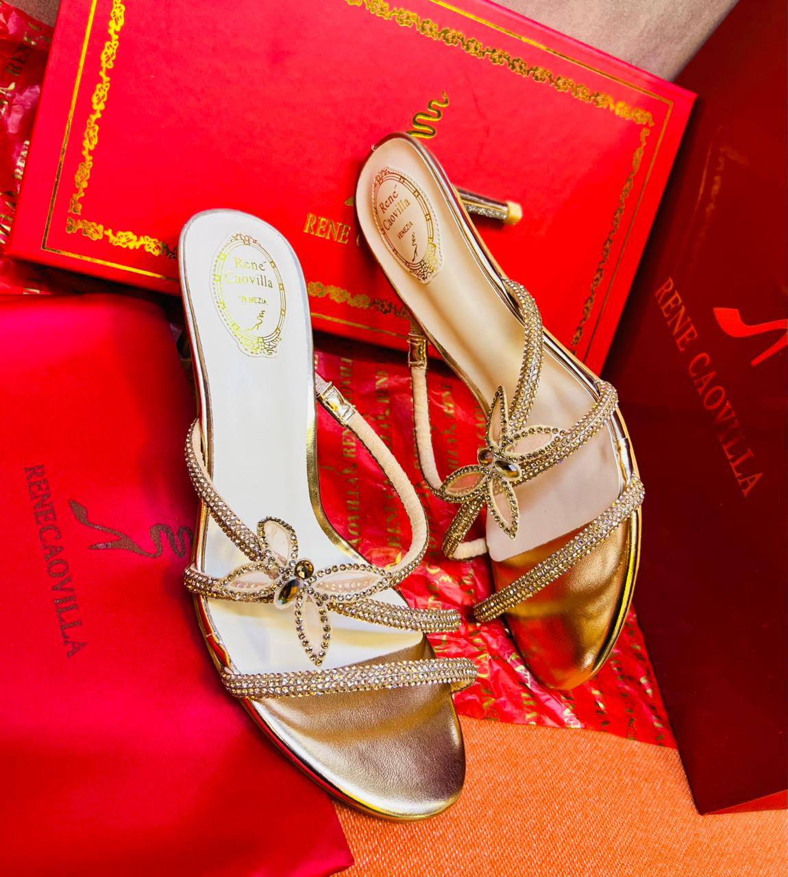 RENE  CAOVILLA  
MASTER QUALITY 😍
SIZE 36-41 AVAILABLE 
230 dhs✅

Zain88
♥️♥️♥️