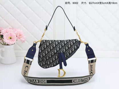 Dior
withbox 
120 dhs✅

Zain143
♥️♥️♥️