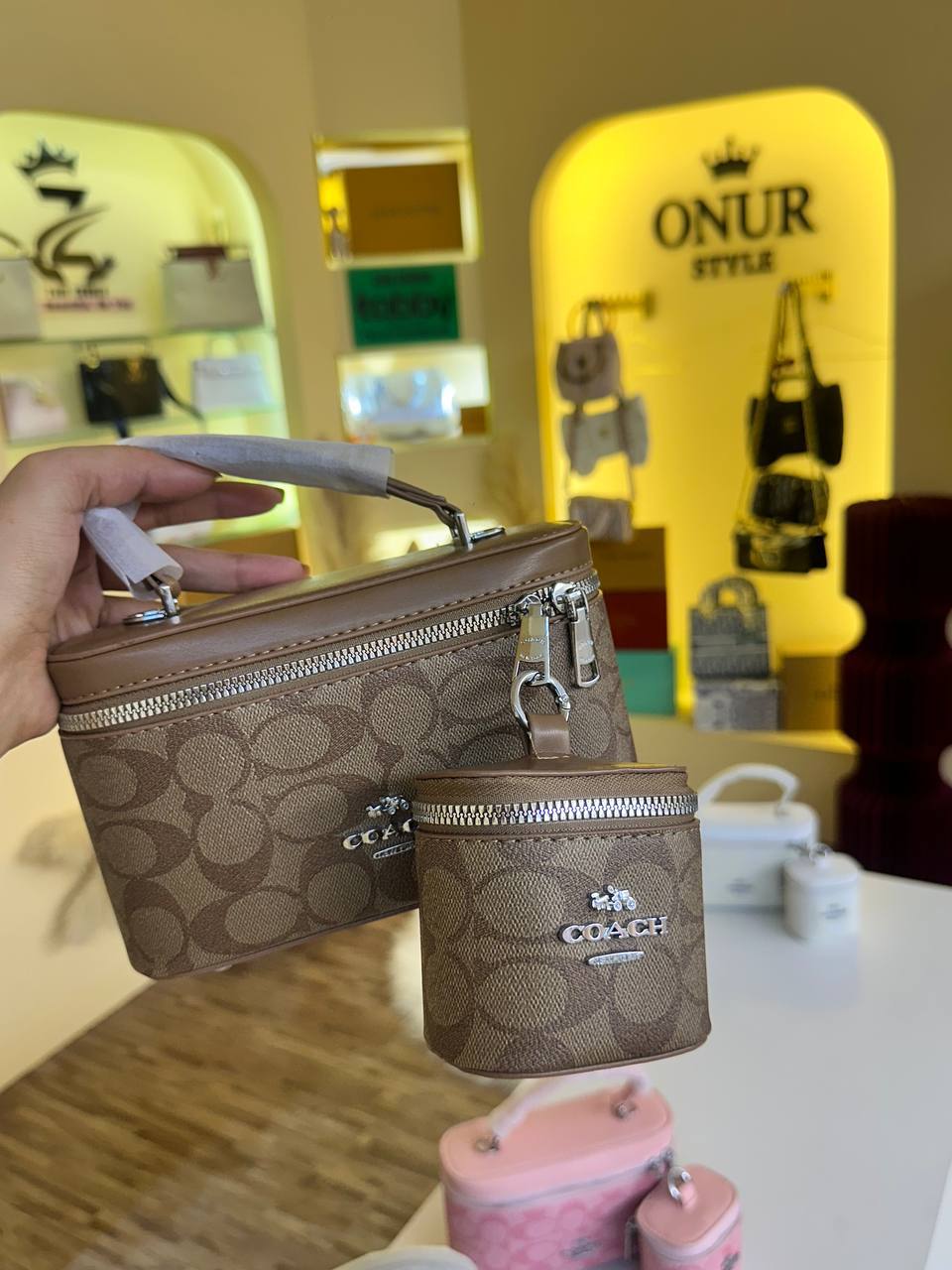 Coach

110 dhs

Zain95

♥️♥️♥️

Zc