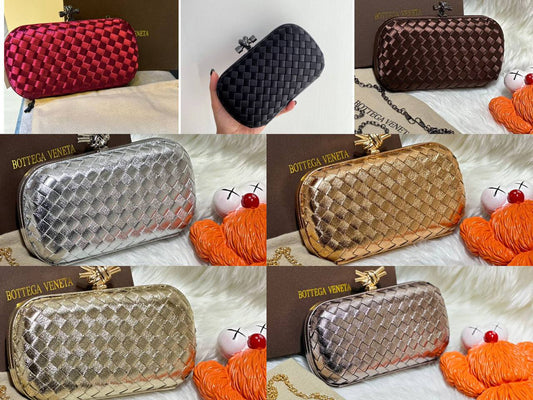 Bottega

with box
🎁🎁🎁

Size 19cm
100 dhs✅

Zain12
♥️♥️♥️