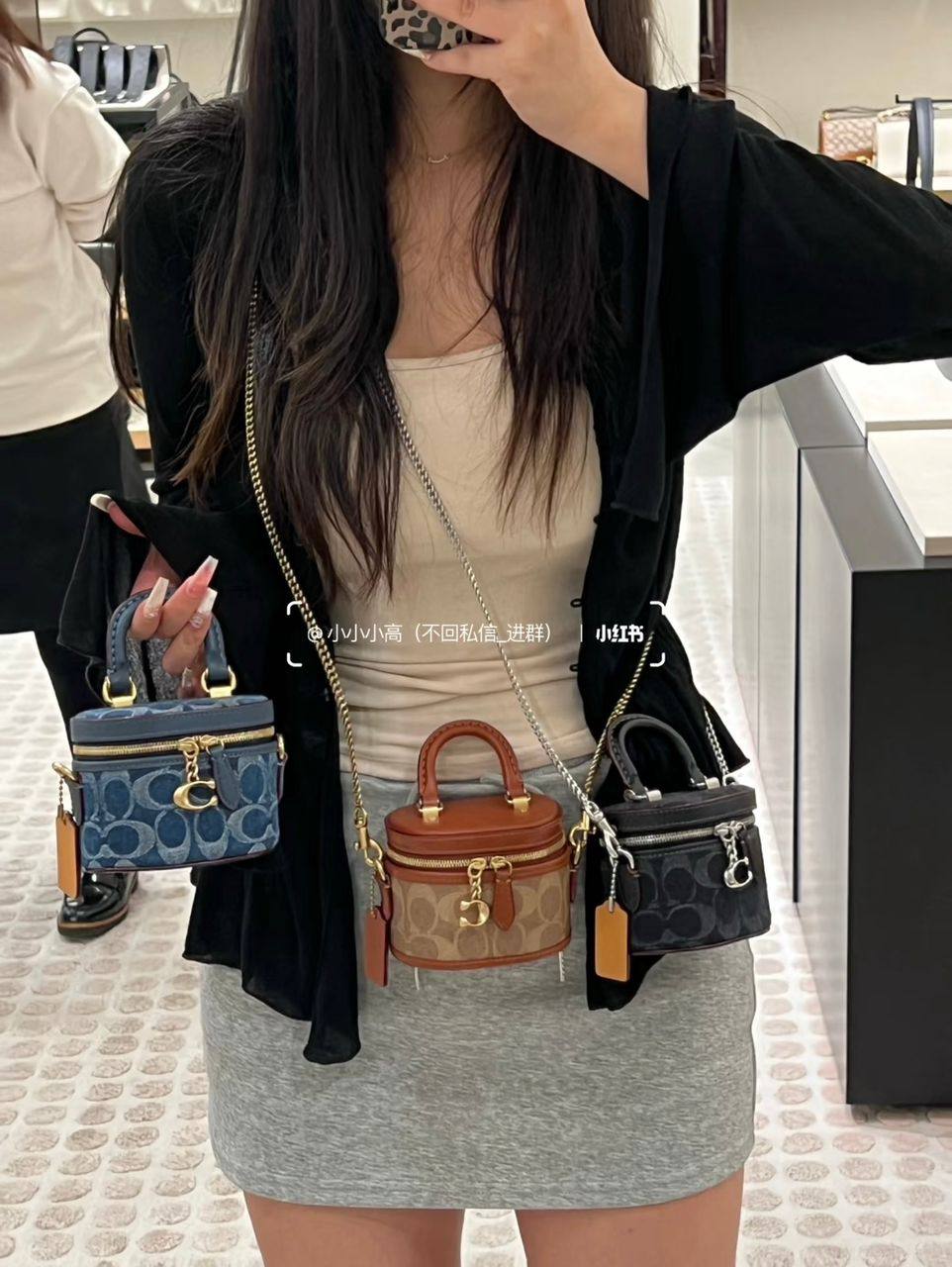 Coach 
90 dhs🇦🇪🇦🇪

with box
size 12×8×9cm

Zain42
♥️♥️♥️