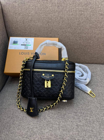 LV
95 dhs✅
with box
size 19cm

Zain26
♥️♥️♥️