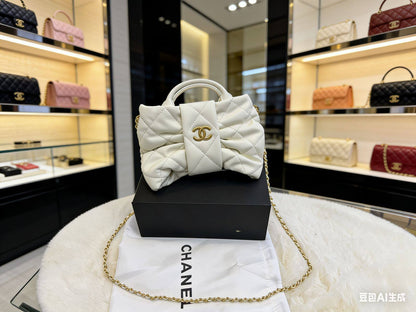 Chanel 25K butterfly bag
Size:25cm 
Magnetic box🎁

115 dhs❣️

Zain56
♥️♥️♥️