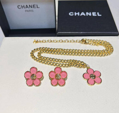 OFFER 
Chanel Set
💥
55 DHS✅
WITH NORMAL CHANEL BOX 🎁AND PAPER BAG🛍️🎁

Zain89
♥️♥️♥️