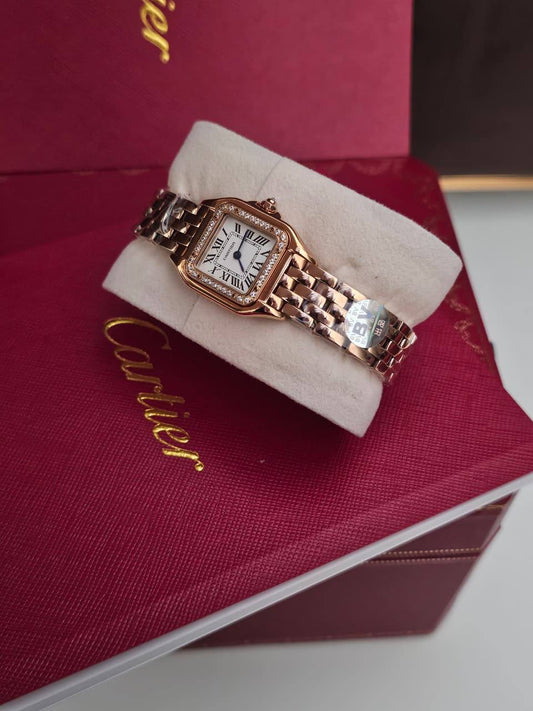 CARTIER
_PANTHÈRE DE CARTIER  SIZE 22MM WITH STONE BEZEL_
Swiss Movement🇨🇭
Water Resistant 💧
Sapphire Crystal 
Super Master Quality 
With Original Box 📦🛍️
For Price 👇 WhatsApp✅
0568585901 
0507557372
0552275751 Owner Zain 👌

Zain282
♥️♥️♥️