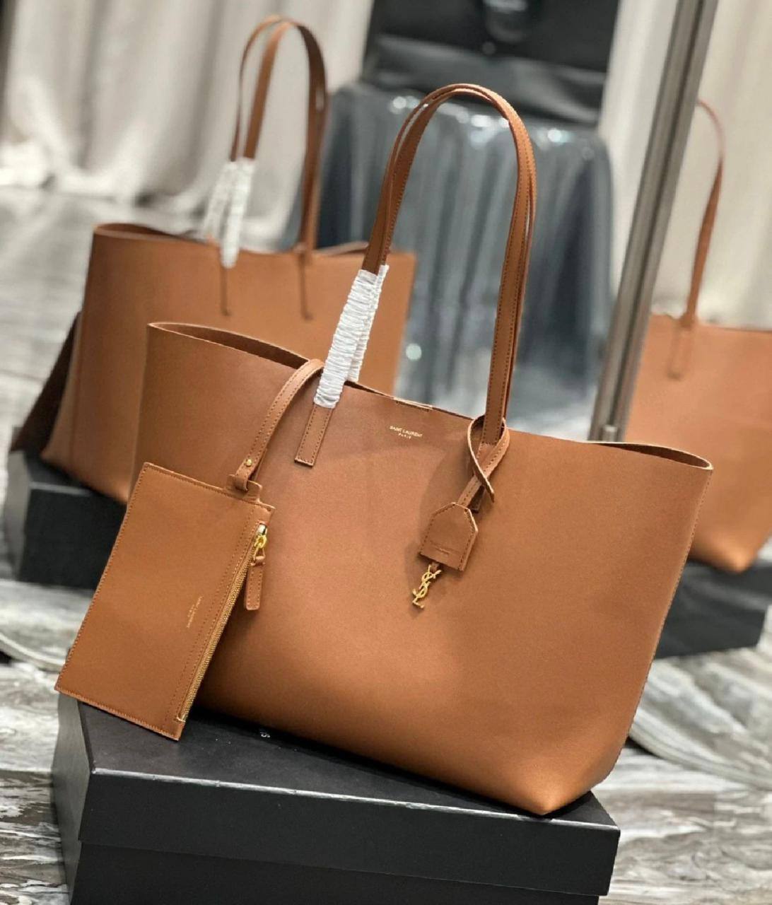 YSL 
COPY ONE NEW CAME 
260 dhs🪙
leather 

Zain39
♥️♥️♥️