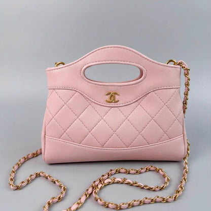 Chanel
High quality
With box 
100 dhs🇦🇪🇦🇪

Zain136
♥️♥️♥️