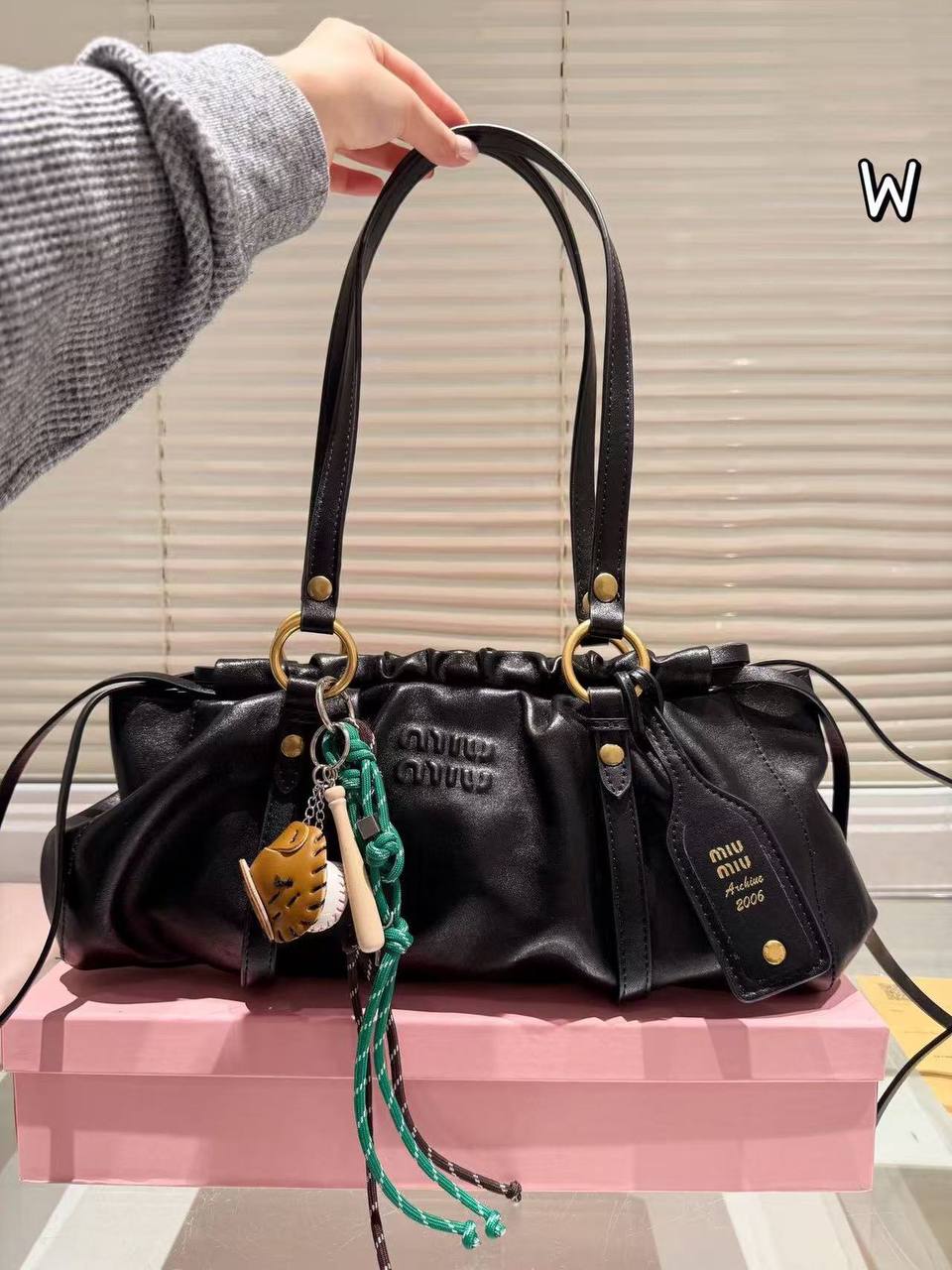 Miu Miu
Master
290 dhs🪙💕

Zain141
♥️♥️♥️