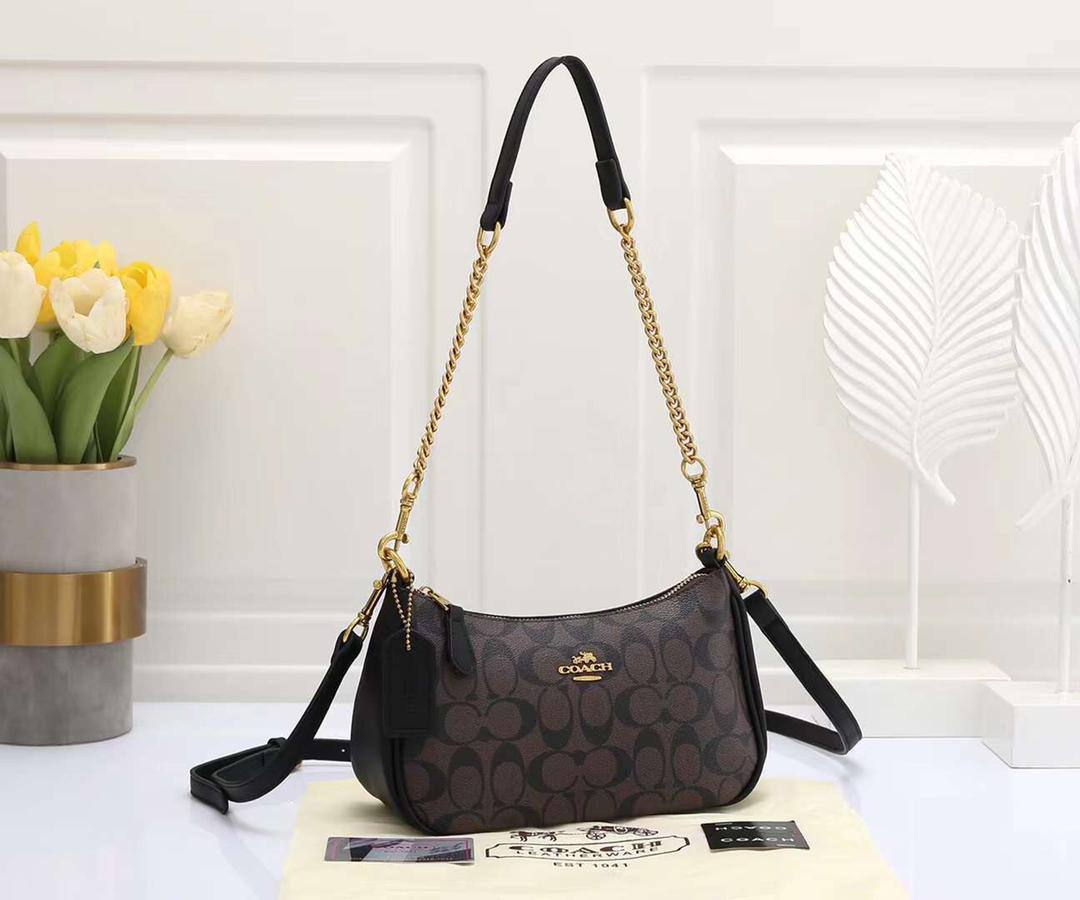 Coach
75 dhs✅
size 24×8×15cm

Zain42
Zain213
♥️♥️♥️