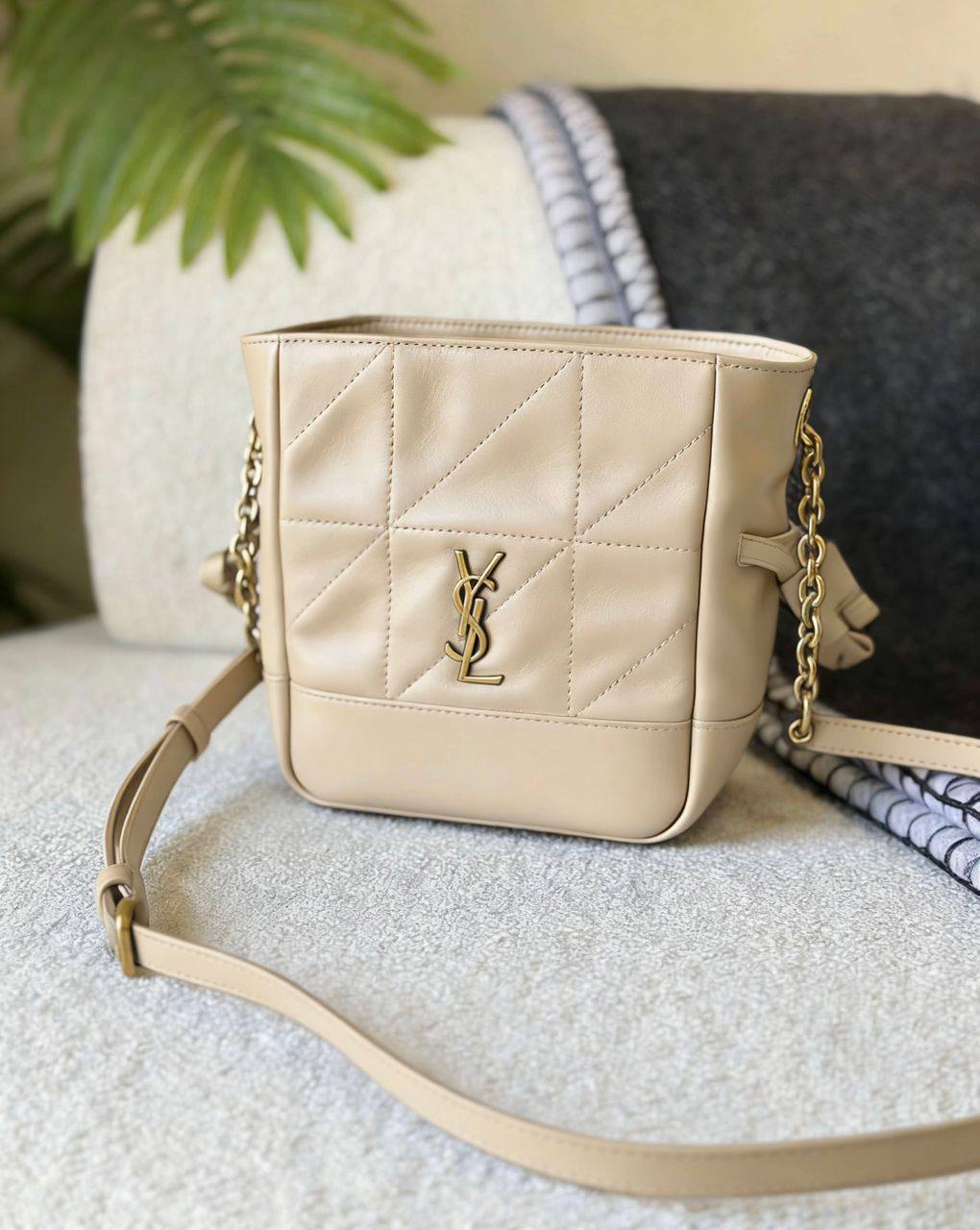 YSL
110 dhs🗽
SIZE：26×18×12.5cm
Good quality 

with box
🎁🎁🎁

Zain35
♥️♥️♥️