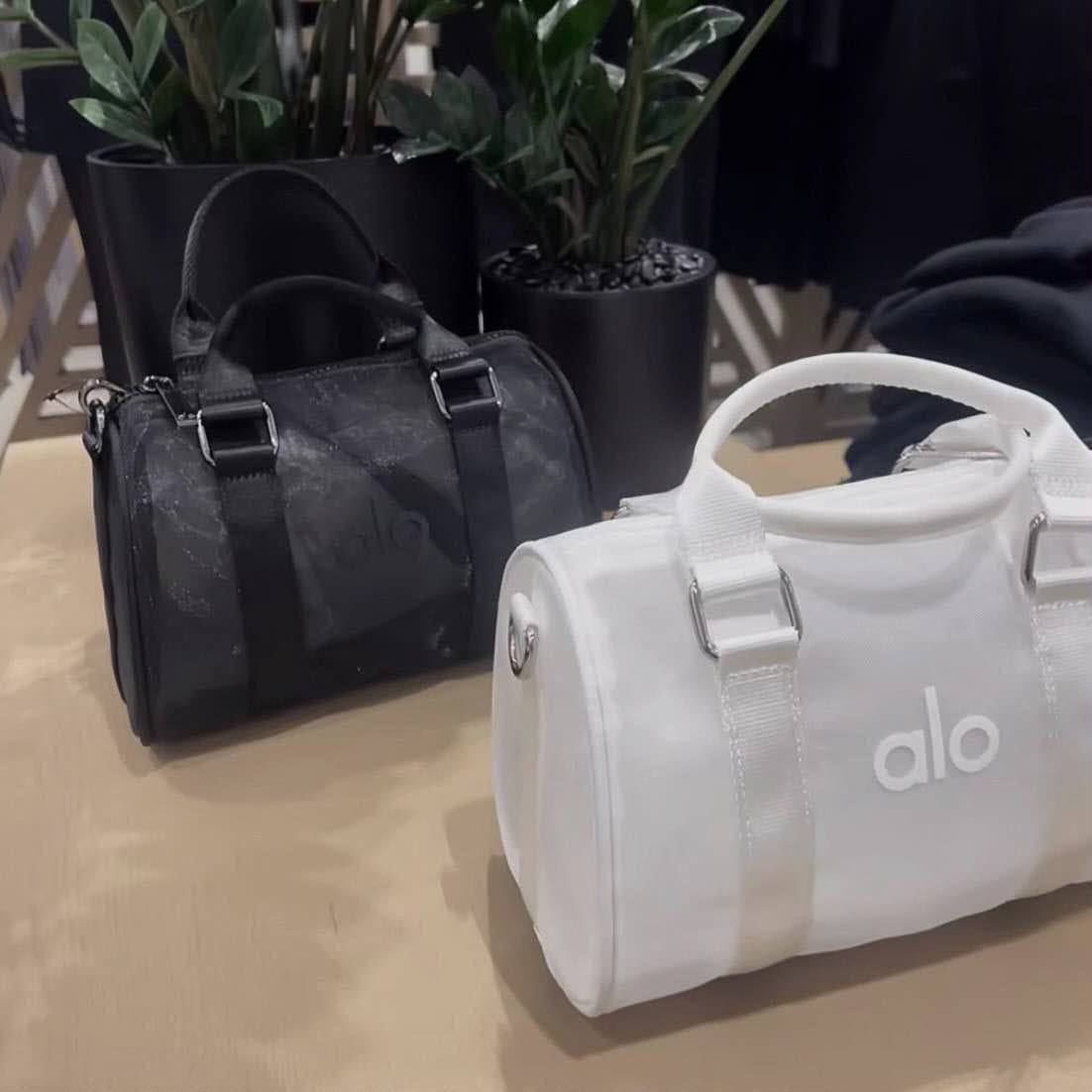 NEW CAME
ALO BAG
GOOD QUALITY
size :22*15* 6 cm
55 dhs🇦🇪🇦🇪

Zain40
♥️♥️♥️