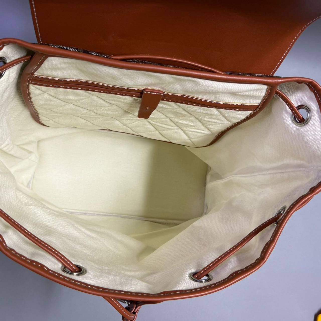 GOYARD 
BACKPACK & SILING BAG NEW CAME GOOD QUALITY 
140 dhs✅
SIZE: 37cm

Zain39
♥️♥️♥️