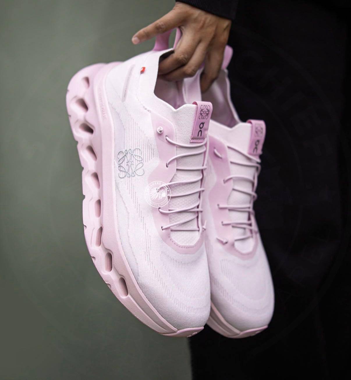 On Running Cloudtilt LOEWE Pale Pink，
Size  36-43 ，
240 dhs🗽

Zain18
♥️♥️♥️
