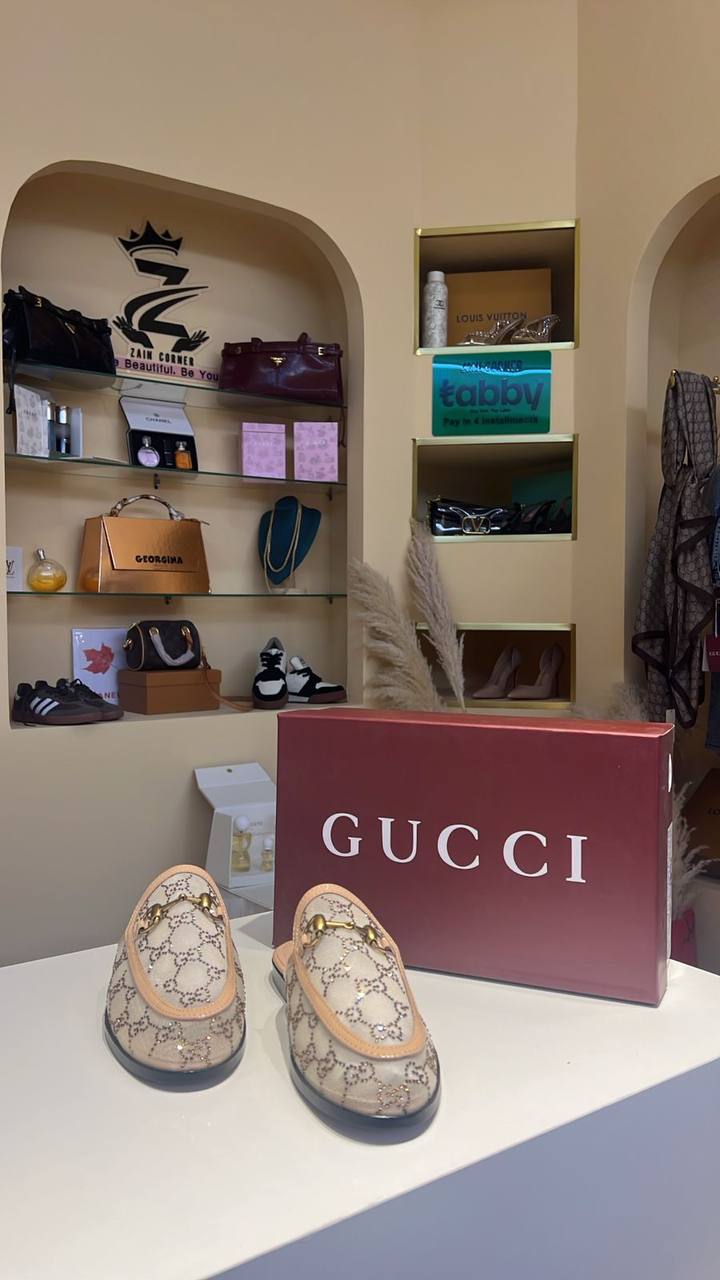 Gucci
High quality 
size 36-42 
150 dhs🪙💕

Zain132
♥️♥️♥️