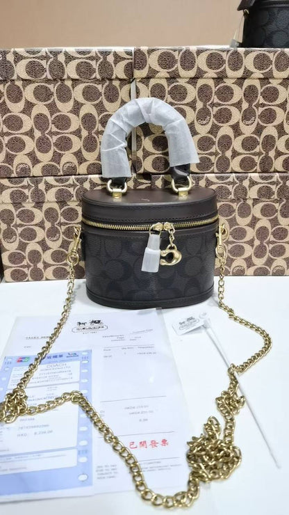 Coach

withbox 🎁🎁🎁

95 dhs🌺

Zain143