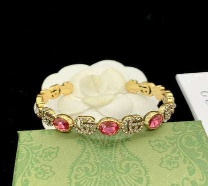 Gucci ❤️‍🔥*
Bangle 🦋
Master quality 💯
With normal boxes 📦 
65 dhs🪙💕
With master box 🗃️ 
85 dhs🪙💕

Zain216
♥️♥️♥️