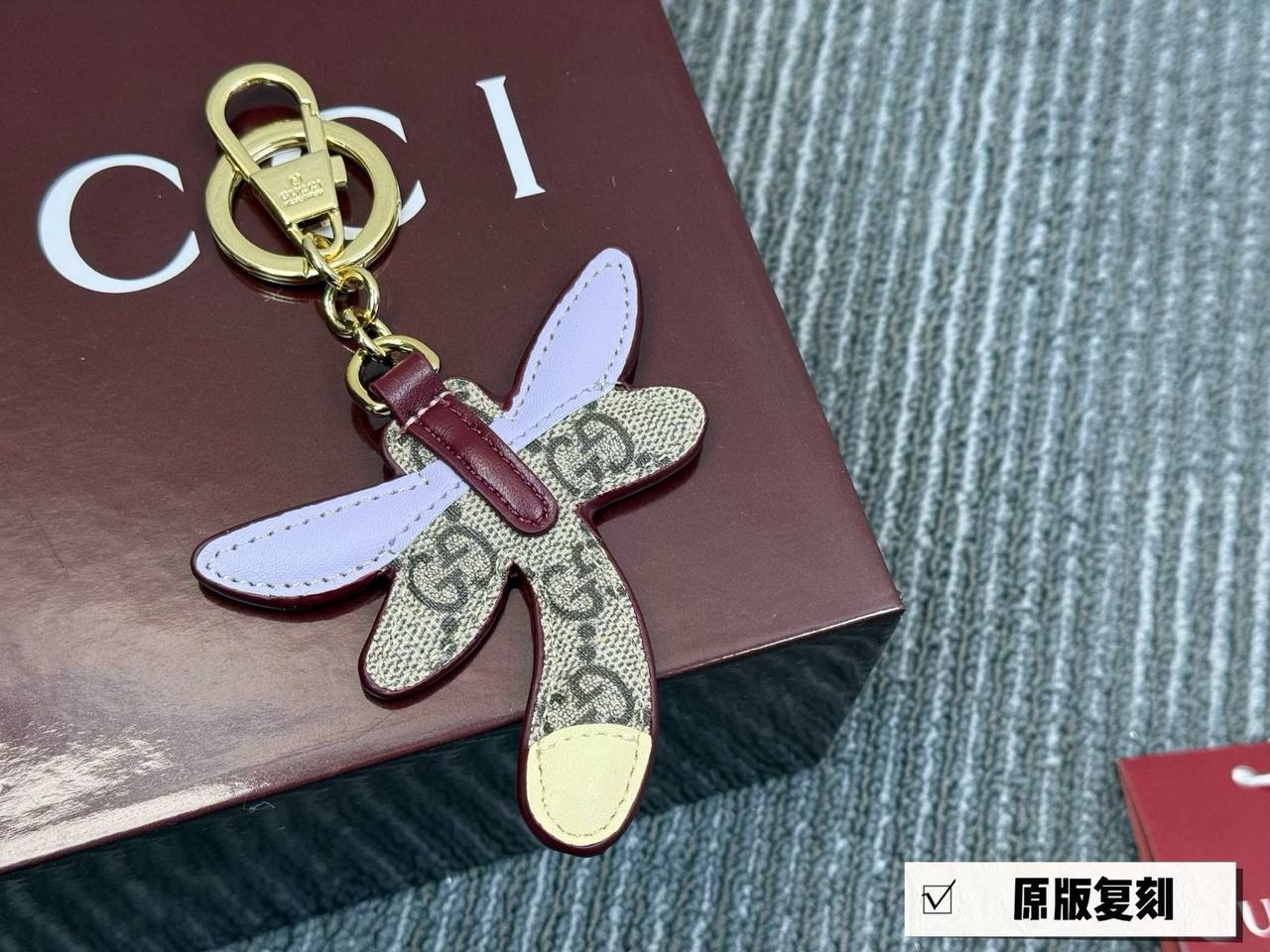 Available now GUCCI BAG CHARM OR KEY CHAIN💕with box 
🎁🎁🎁

80 dhs🪙🖤

Zain228
♥️♥️♥️