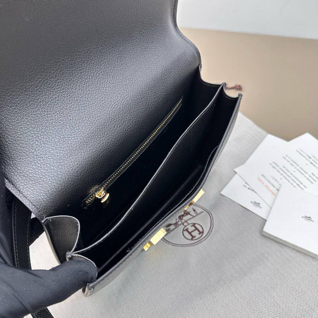 HERMES 
 GOOD QUALITY 
WITH BOX 
🎁🎁🎁

110 dhs✅

Zain39
♥️♥️♥️