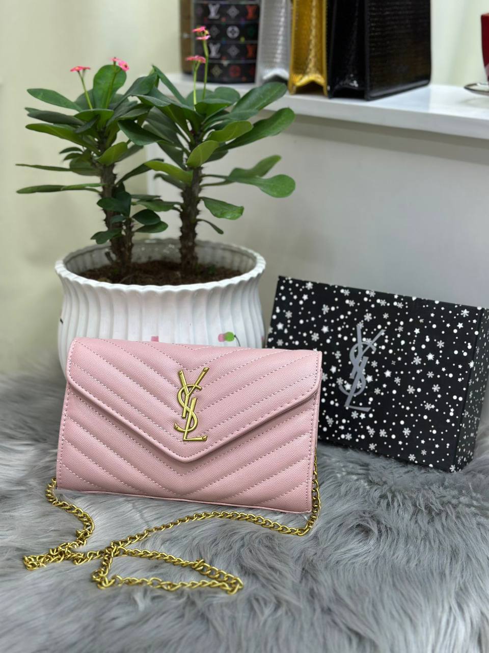 YSL
SIZE……….23CM🌷
80 dhs🌺
with BOX✅

Zain244
♥️♥️♥️