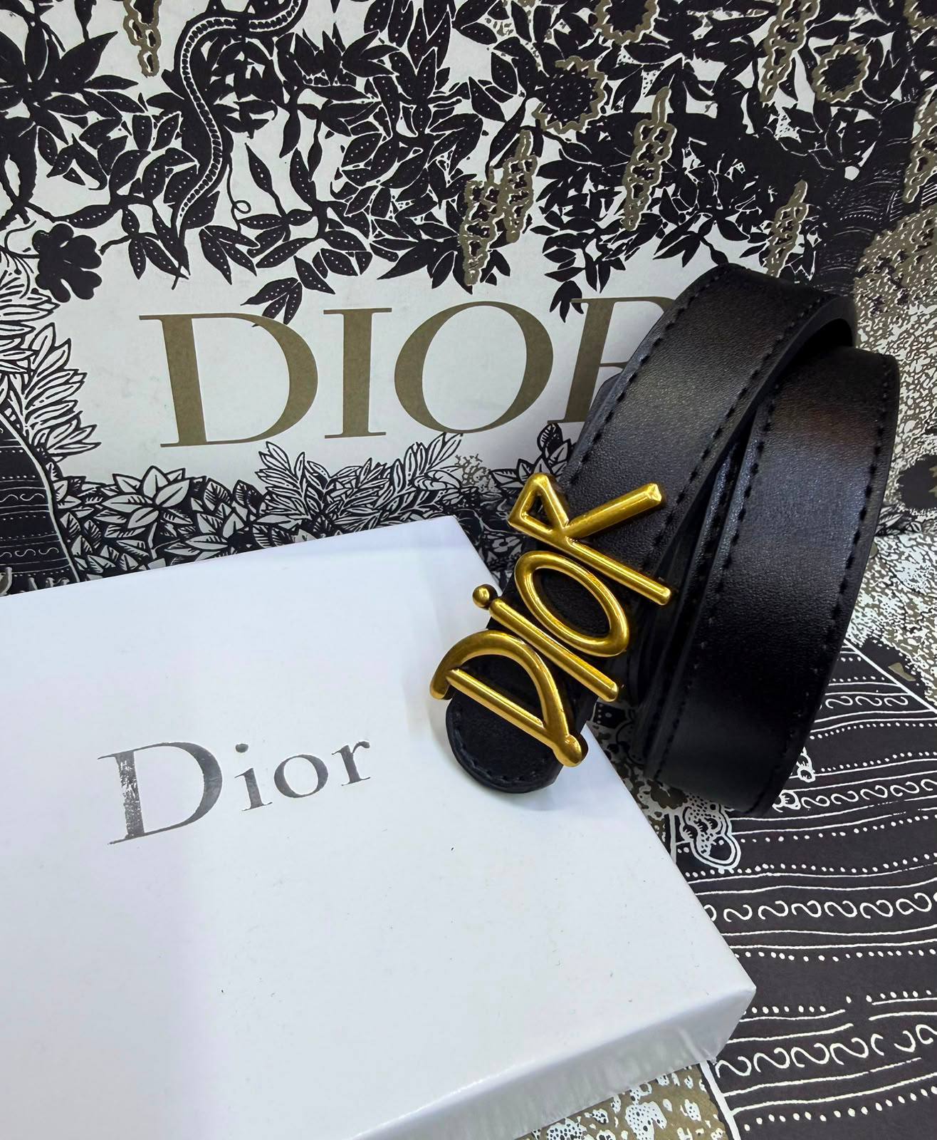 Dior wallets
25 dhs✅

Zain93
♥️♥️♥️
