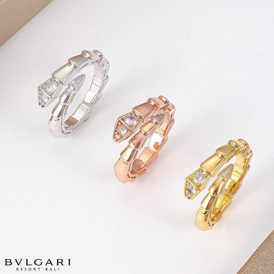 BVLGARI SET
Necklace ✨
Earring 🐦‍🔥
Bangle 💥
Ring 💍 available size 👇
6,7,8,9
Master quality 💯
With normal boxes 🗃️ 
320 dhs🇦🇪🇦🇪

With master box 📦 
350 dhs🇦🇪🇦🇪

Zain216
♥️♥️♥️
