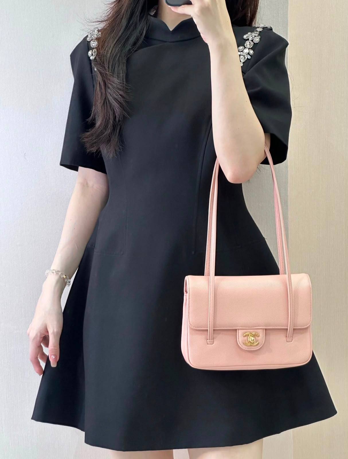 CHANEL
 GOOD QUALITY 
WITH BOX 
130 dhs✅

Zain295
♥️♥️♥️