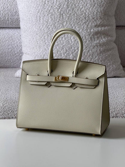 Hermes birkin epsom 25cm💕master quality😍

with box❤️
🎁🎁🎁

440 dhs🪙💚

Zain52
♥️♥️♥️