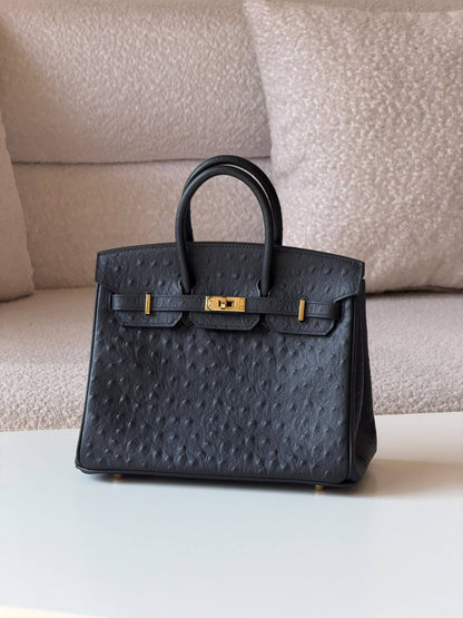 Hermes Birkin ostrich 

25cm💕
master quality😍

with box❤️

630 dhs🇦🇪🇦🇪

Zain52
♥️♥️♥️