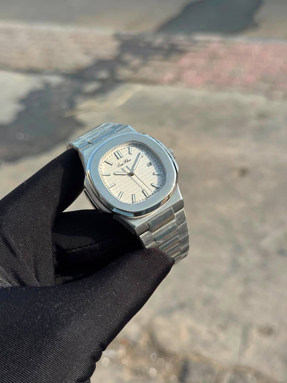Louis Hilano watch for men good 
quality 
230 dhs✅

Zain59
♥️♥️♥️