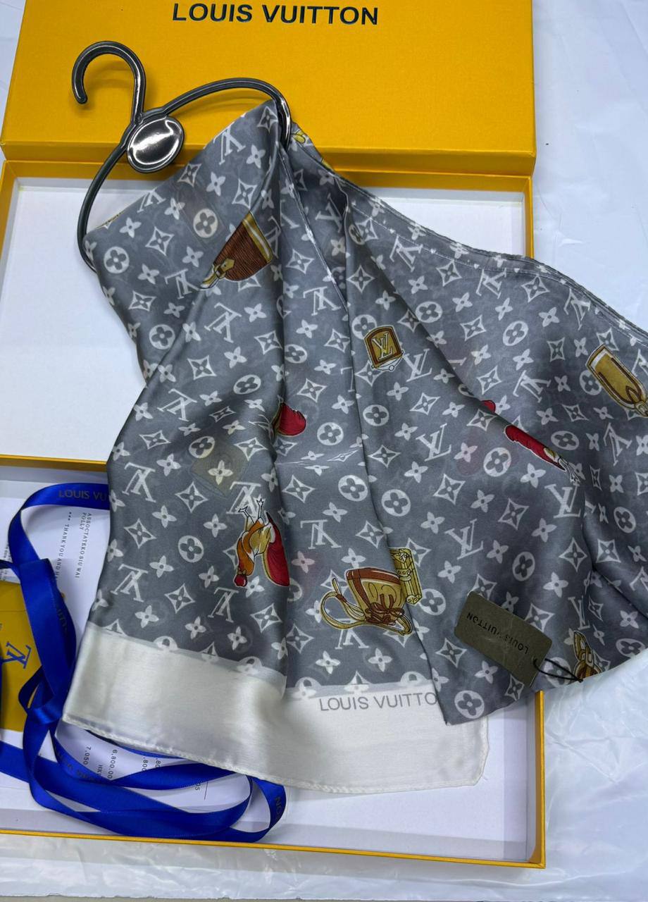LV - Gucci
Silk scarf 
40 dhs✅
55 dhs✅ 

with box🎁🎁🎁

Zain93
♥️♥️♥️