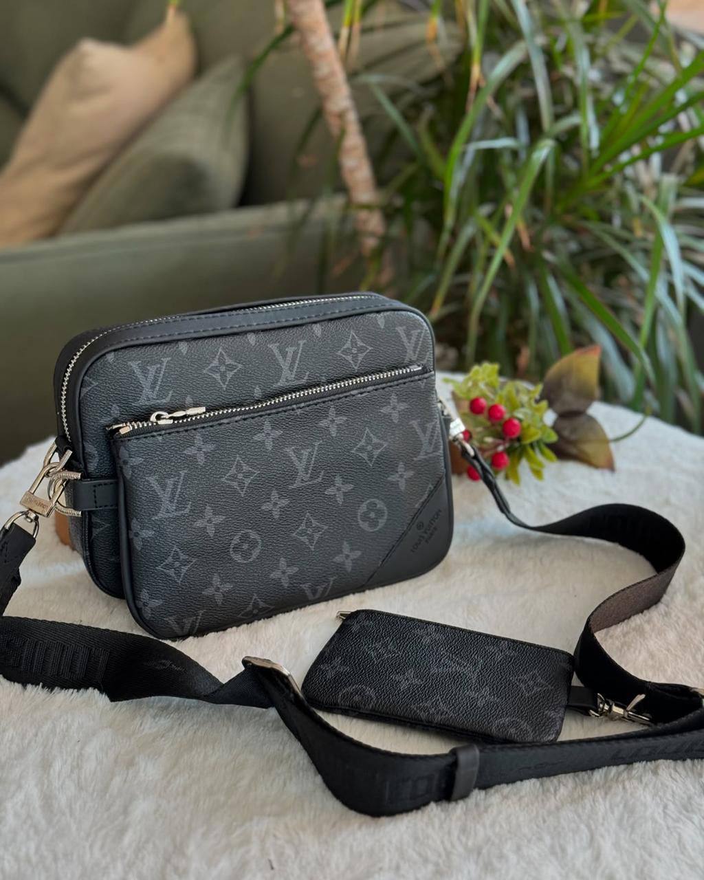 Lv Man’s Bag

Good Quality 

With Box 
🎁🎁🎁

95 dhs❣️

Zain250
♥️♥️♥️