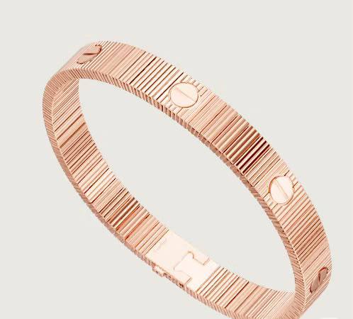 Cartier ❤️‍🔥
Size 16,17,18,19
Bracelet 🦋
Master quality 👀
With normal boxes 📦 
120 dhs🇦🇪🇦🇪

With master box 🗃️ 
200 dhs🇦🇪🇦🇪

Zain216
♥️♥️♥️