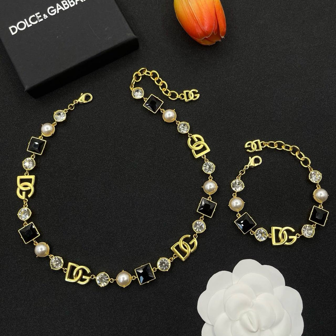 D&G set* 💐
Necklace 
Earrings 
Bracelet 
Master Quality ☘️

*170* AED normal box 📦

Zain48
♥️♥️♥️
