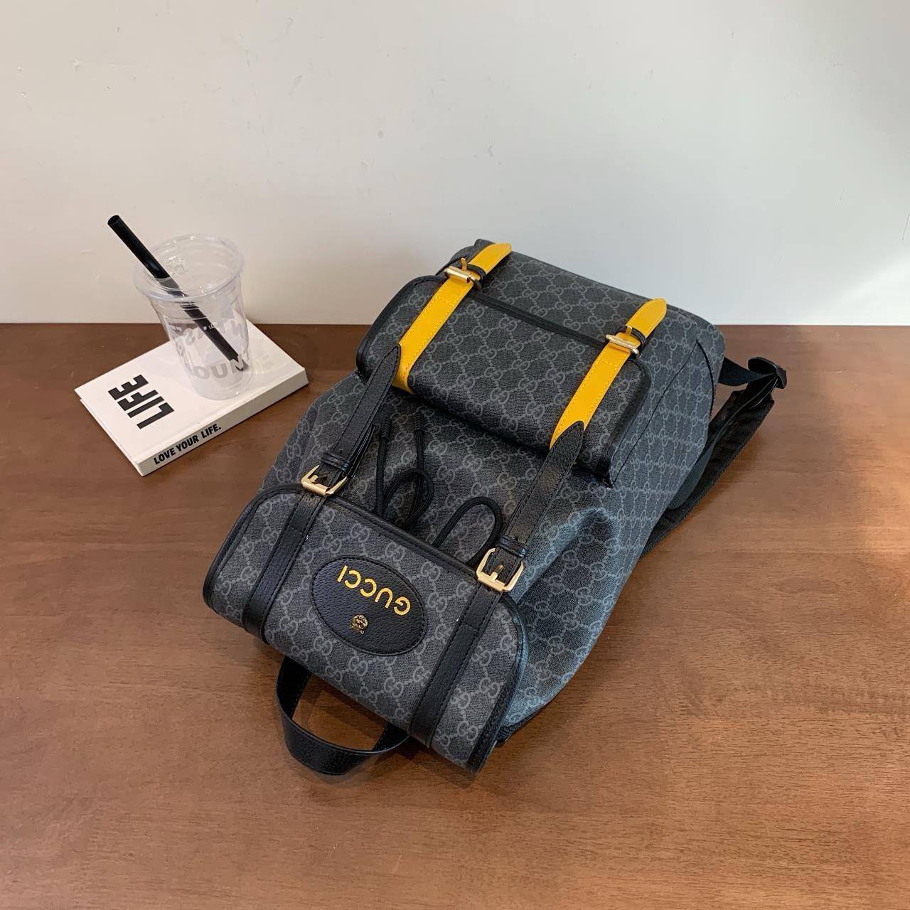 Gucci
43*35*12cm
110 dhs💓

Zain17
♥️♥️♥️