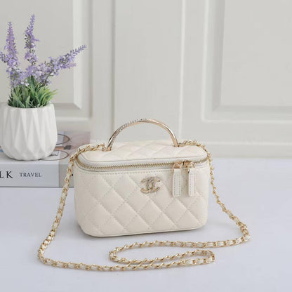 Chanel

High quality

With box 
100 dhs🇦🇪🇦🇪

Zain50
♥️♥️♥️