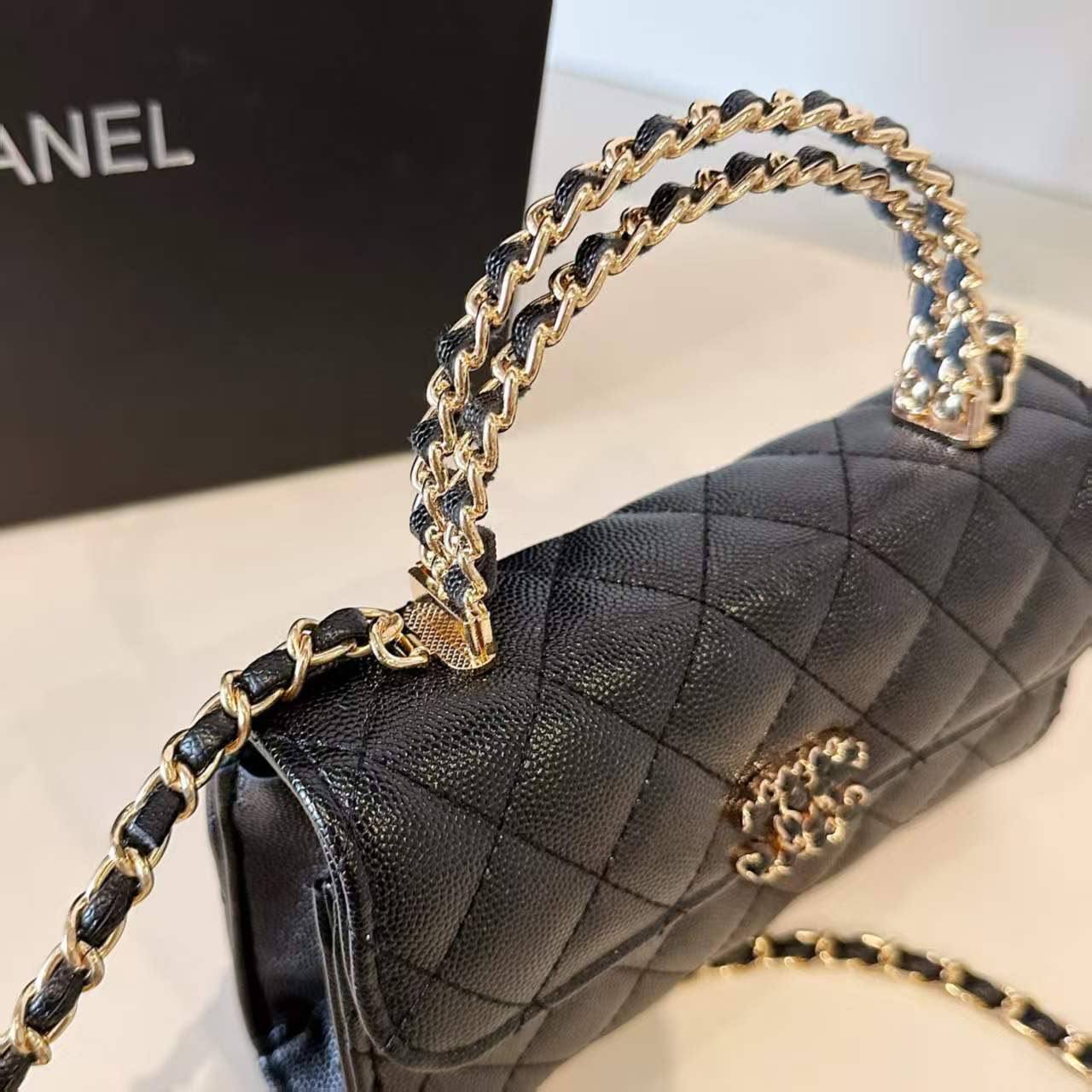 Chanel
105 dhs✅  
Size:19*6*12
with box

Zain07
♥️♥️♥️