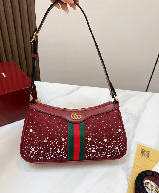 GUCCI

 COPY ONE

 WITH BOX 

155 dhs✅

Size:25cm

Zain39
♥️♥️♥️