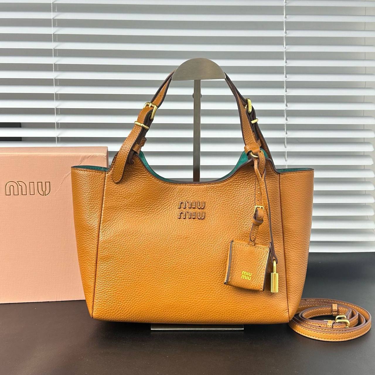 Miu Miu
Master
320 dhs🇦🇪

Zain228
♥️♥️♥️