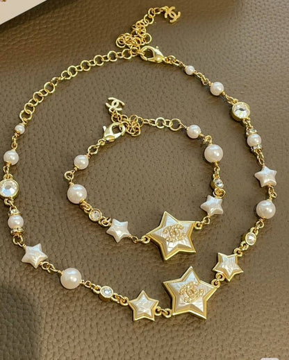 CHANEL 
Necklace 😍
Earring 🐦‍🔥
Bracelet 🦋
Master quality 💯
With normal boxes 🗃️ 
140 dhs🇦🇪🇦🇪

With master box 📦 
170 dhs🇦🇪🇦🇪

Zain216
♥️♥️♥️