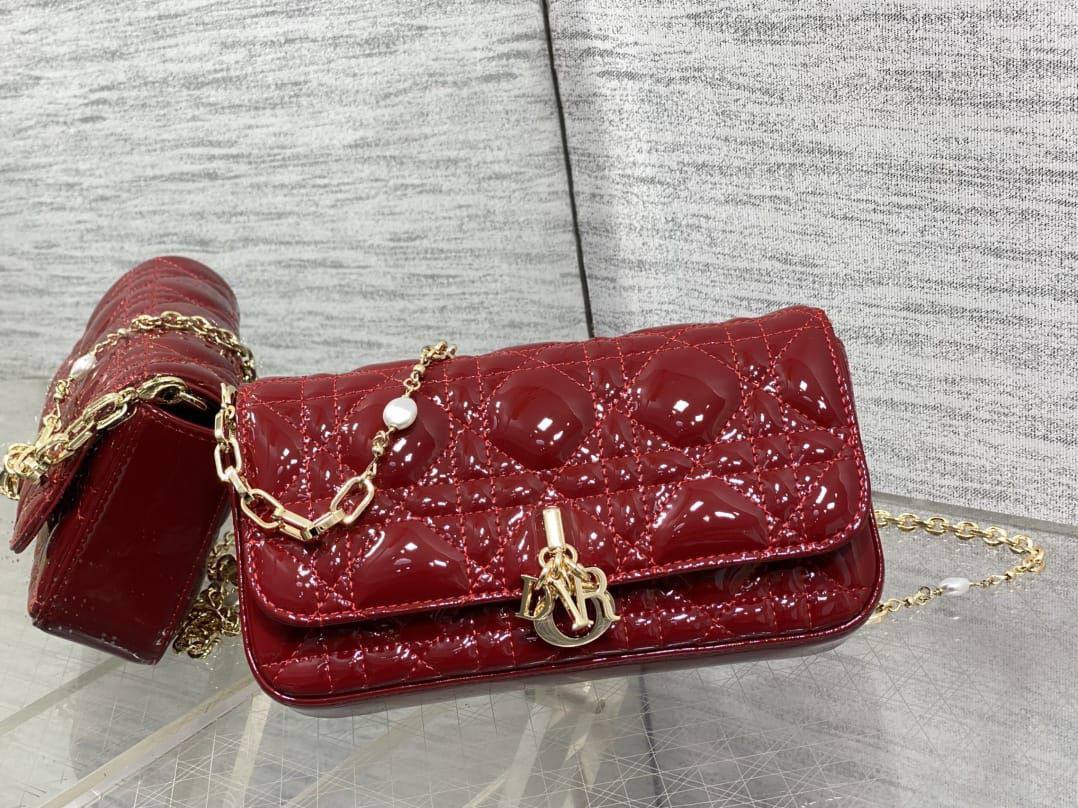 *Dior Talk Phone Pouch✅*
*Size 18 cm*
For Price 👇 WTSP Text Zain 0568585901

Zain274
♥️♥️♥️