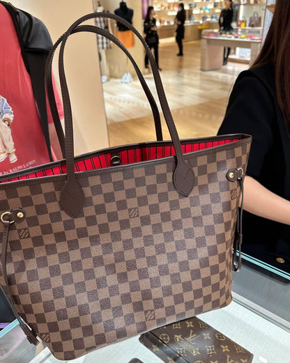 LV
with box
100 dhs🇦🇪🇦🇪

Zain305
♥️♥️♥️