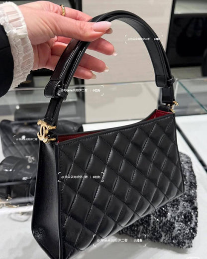 Chanel
100 dhs💓

Size:22.5/7/14

with box
🎁🎁🎁

Zain07
♥️♥️♥️
