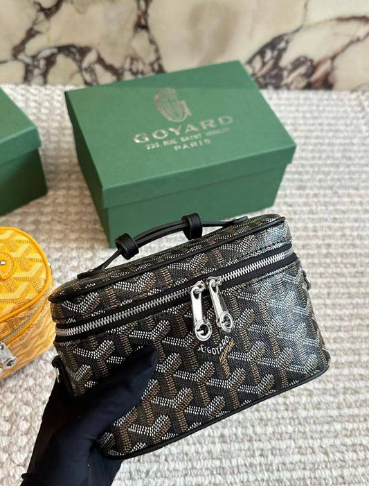 Goyard
95 dhs✅


with box
🎁🎁🎁

size 18cm

Zain26
♥️♥️♥️