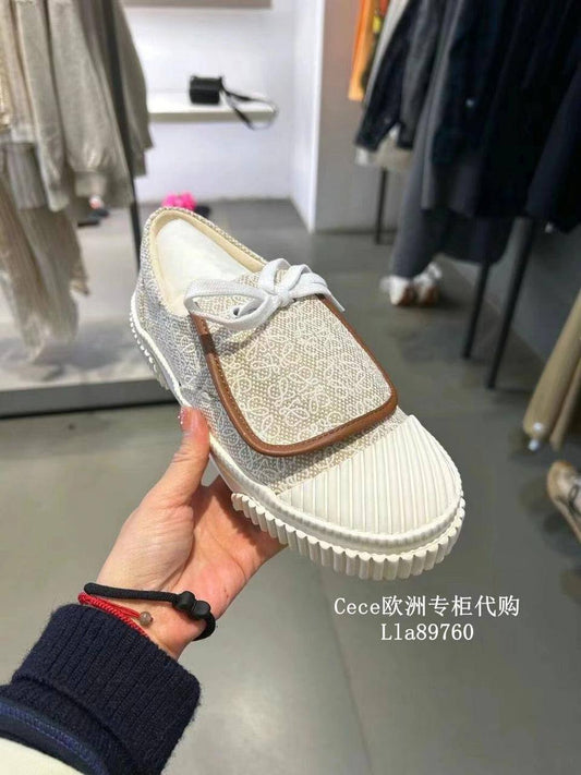 Loewe
Size 36-42 
140 dhs❤️

Zain132
♥️♥️♥️